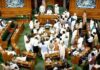 संसद परिसर में प्रदर्शन से बढ़ा सियासी पारा, लोकसभा-राज्यसभा 2 बजे तक स्थगित