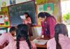 टीचर के ट्रांसफर से भड़की छात्राएं, स्कूल में तालाबंदी के बाद विधायक ने संभाला मोर्चा