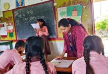 टीचर के ट्रांसफर से भड़की छात्राएं, स्कूल में तालाबंदी के बाद विधायक ने संभाला मोर्चा