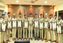 नक्सल मोर्चे पर साहस दिखाने वाले अधिकारियों का बढ़ाया हौसला, अमित शाह ने किया सम्मानित