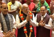 PM मोदी के नेतृत्व में NDA सांसदों का प्रदर्शन, संसद परिसर में गूंजे नारे