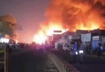 आग की लपटों में घिरी फर्नीचर की दुकान, दम घुटने से मौत; रेस्क्यू में जुटी टीमें