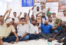 रवि गौतम की मांग- पुलिस अधिकारियों की संपत्ति की हो जांच, सात दिन से जारी धरना