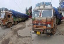 18-20 चक्के वाली ट्रक नाले में गिरी, रायपुर में बड़ा हादसा टला; अब पलटने की आशंका