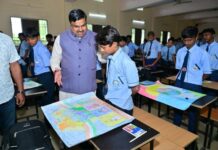 बच्चों ने रंगों में उकेरी विकसित भारत की तस्वीर, शिक्षा मंत्री गजेन्द्र यादव ने बढ़ाया उत्साह
