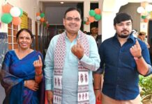 मुख्यमंत्री भजनलाल शर्मा ने सपरिवार किया मतदान