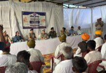 सीमा सुरक्षा के साथ ग्रामीणों का विश्वास जीतने पर जोर
