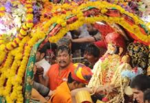 राजसी सवारी में निकले बाबा महाकाल, 6 स्वरूपों में दिए दर्शन; ड्रोन से हुई पुष्पवर्षा, मुस्लिम समाज ने फूल बरसाकर किया स्वागत