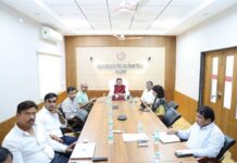 पूरे क्षेत्र को स्वास्थ्य सेवाओं से कवर करें, शत-प्रतिशत टीकाकरण एवं गर्भवती महिलाओं का समय पर पंजीयन एवं एएनसी जांच सुनिश्चित हो: उप मुख्यमंत्री शुक्ल
