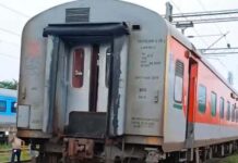 आरा जंक्शन पर महानंदा एक्सप्रेस की तीन बोगियां बेपटरी