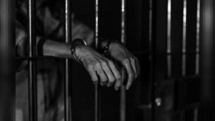6582e20d9bbe8-prisoner-behind-ba.jpg
