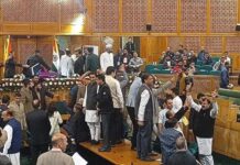 जम्मू-कश्मीर विधानसभा में BJP का प्रदर्शन, NHM कर्मचारियों की मांगों को लेकर नारेबाजी