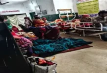 अस्पताल में डॉक्टर की जगह गार्ड ने संभाली जिम्मेदारी, गर्भवती महिलाओं को लगाई ड्रिप