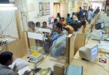 नोटबंदी के बाद पहली बार रविवार को खुले बैंक, 90% कामकाज प्रभावित