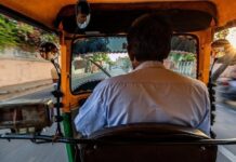 सिर्फ ₹10 के छुट्टे के लिए खूनी विवाद, ऑटो ड्राइवर ने पत्नी-बच्चों के सामने दम तोड़ा