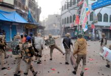 दोबारा पथराव के बाद शाही मस्जिद क्षेत्र में तनाव, पुलिस ने किया लाठीचार्ज