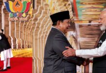 ब्रिक्स मंच पर दिखी गर्मजोशी, पीएम मोदी ने सिर्फ एक नेता को लगाया गले