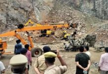 पत्थर खदान में दर्दनाक हादसा, जेसीबी समेत नीचे गिरा ऑपरेटर; मौके पर मौत