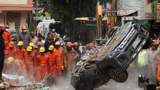 delhi-building-collapses_6c7e21e.jpg
