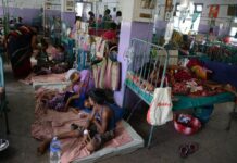 जहरीला फल खाने से 15 बच्चे बीमार, भंडारा खाकर लौटते समय बिगड़ी तबीयत