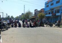 बिजली का वोल्टेज बढ़ते ही घरों में मची अफरा-तफरी, चार लोग करंट से झुलसे