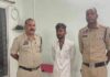 कोरबा में युवक की दबंगई! तलवार लहराकर मोहल्ले में फैलाई दहशत, पुलिस से भी भिड़ा