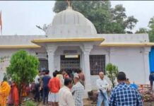 पचमठा मंदिर चोरी पर भड़का आक्रोश, अधारताल में उमड़ा जनसैलाब; देखें VIDEO
