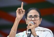 उपचुनाव से पहले ममता बनर्जी की पार्टी में संकट, चुनाव चिह्न को लेकर आमने-सामने गुट