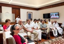 INDIA गठबंधन की बैठक से पहले दिल्ली में लगे विपक्षी नेताओं के खिलाफ होर्डिंग