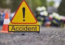 दर्दनाक सड़क हादसे में मां की मौत, मासूम के सामने ऊपर से गुजर गया ट्रेलर