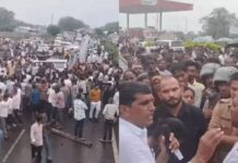 करंट लगने से गई कंप्यूटर ऑपरेटर की जान, मुआवजे की मांग को लेकर परिजनों का चक्काजाम