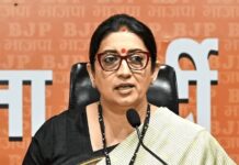 देवेंद्र फडणवीस की तारीफ में स्मृति ईरानी ने पढ़े कसीदे, बोलीं- गर्व होता है