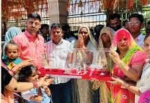 व्यापारी की अनोखी आस्था, 2.40 लाख रुपये के चांदी मॉडल के साथ की 40 किमी पदयात्रा