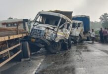 हादसे के बाद सड़क पर खड़े वाहन से भिड़ा ट्रेलर, NH-130 पर मचा हड़कंप