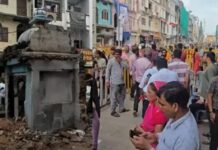 खड़े हनुमान जी के दर्शन को उमड़ी भीड़, सोशल मीडिया पर वायरल रील्स बनी वजह