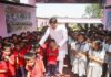 मुख्यमंत्री डॉ. यादव काफिला रुकवाकर पहुंचे स्कूल