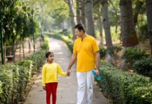 बेटी के पिता बनने के बाद क्यों बदल जाती है महिलाओं को लेकर पुरुषों की सोच?