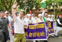 इंडिया ब्लॉक के मार्च में राहुल गांधी का सरकार पर हमला, कार्रवाई को लेकर दिया बड़ा बयान