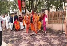 दिग्विजय सिंह की पदयात्रा को स्वामी अविमुक्तेश्वरानंद सरस्वती का समर्थन