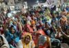 भूख हड़ताल पर बैठे नगर पालिका कर्मचारी, वेतन और नियमितीकरण की मांग