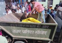 झालावाड़ में इंसानियत हुई शर्मसार! सफाई कर्मचारी की मौत के बाद कचरा गाड़ी में ले जाया गया शव