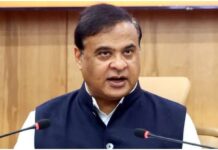 डीके शिवकुमार को पीछे खींचते दिखे राहुल गांधी, हिमंत सरमा ने बताया सार्वजनिक अपमान