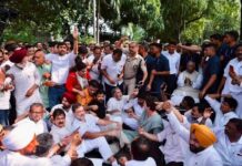 राजघाट पर धरने की तैयारी, विपक्षी सांसदों के साथ राहुल गांधी ने लगाया रोकने का आरोप