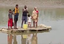 तेजस्वी के इलाके में मुश्किल में लोग, नाव जब्त होने के बाद जान जोखिम में डालकर नदी पार कर रहे ग्रामीण