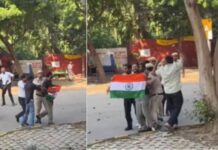 तिरंगा लेकर प्रदर्शन करने पहुंचे कार्यकर्ता, पुलिस ने सौरव दास और रांका को लिया हिरासत में
